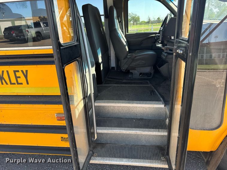 image for item EG6482 2005 Chevrolet Express G3500 school bus