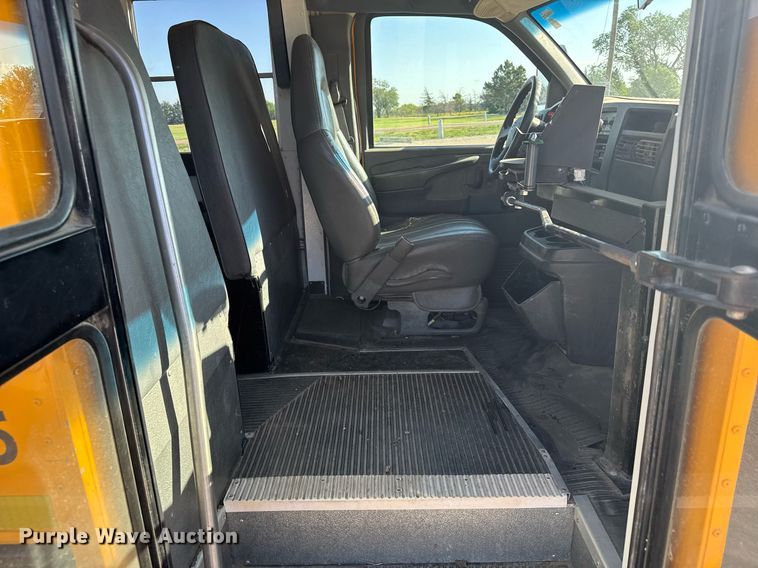 image for item EG6482 2005 Chevrolet Express G3500 school bus