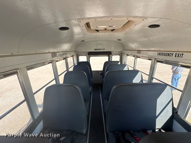 image for item EG6482 2005 Chevrolet Express G3500 school bus