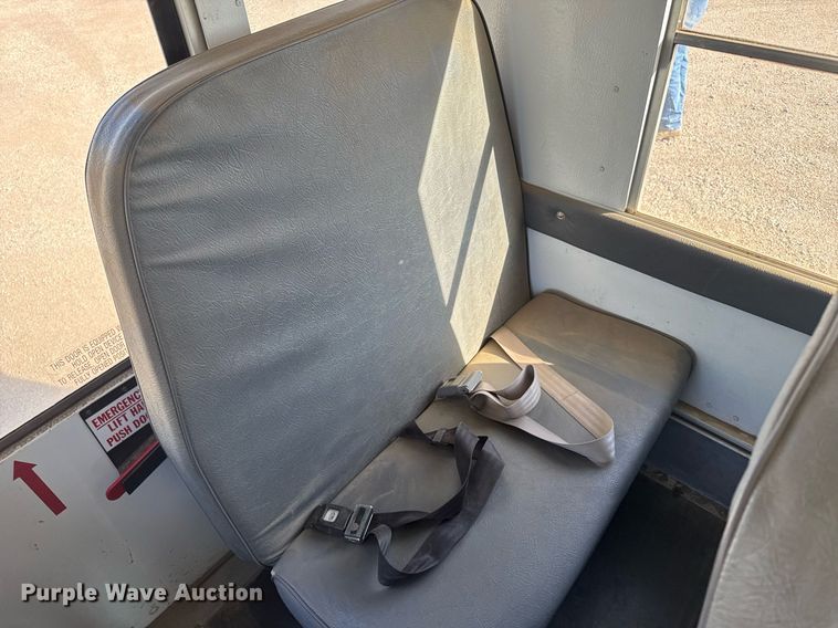 image for item EG6482 2005 Chevrolet Express G3500 school bus