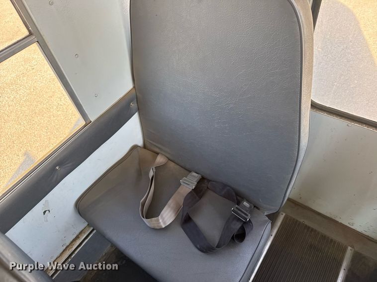 image for item EG6482 2005 Chevrolet Express G3500 school bus