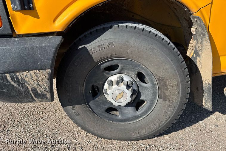 image for item EG6482 2005 Chevrolet Express G3500 school bus