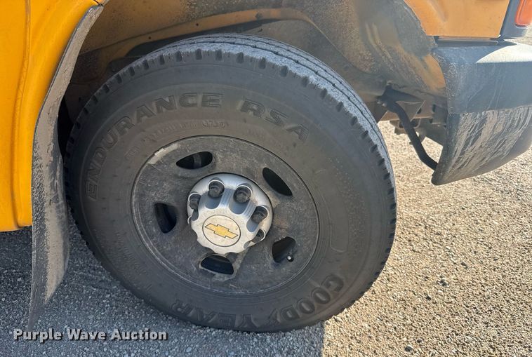 image for item EG6482 2005 Chevrolet Express G3500 school bus