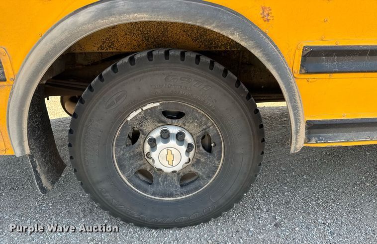 image for item EG6482 2005 Chevrolet Express G3500 school bus