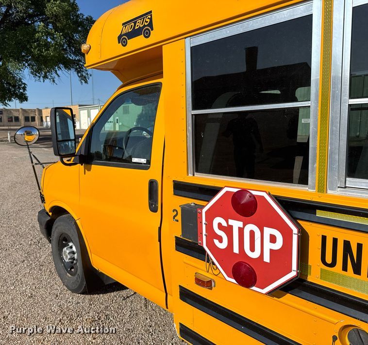 image for item EG6483 2005 Chevrolet Express G3500 school bus