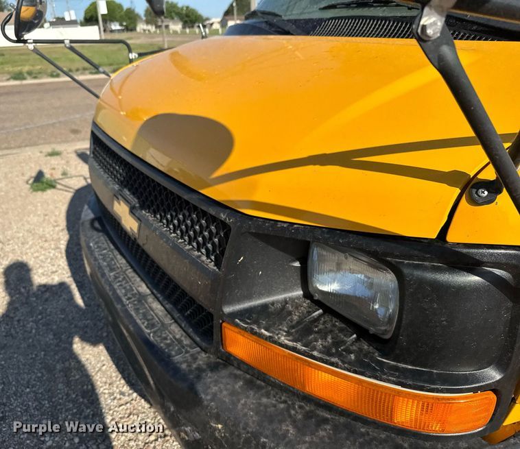 image for item EG6483 2005 Chevrolet Express G3500 school bus