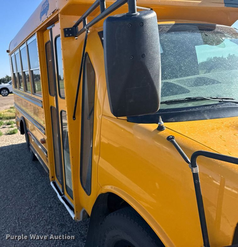 image for item EG6483 2005 Chevrolet Express G3500 school bus