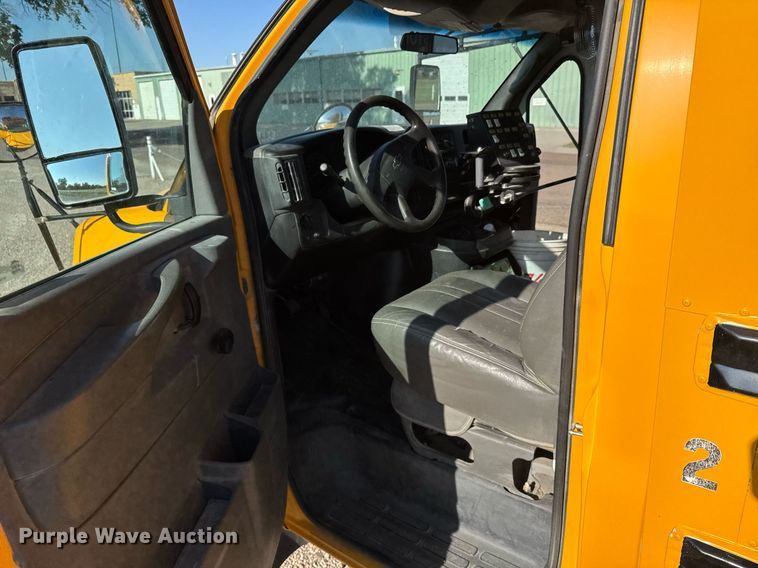 image for item EG6483 2005 Chevrolet Express G3500 school bus