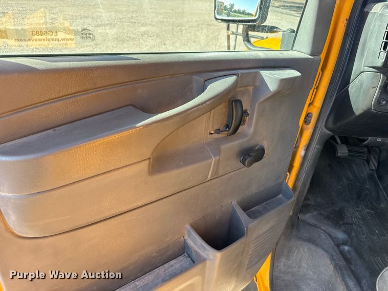 image for item EG6483 2005 Chevrolet Express G3500 school bus
