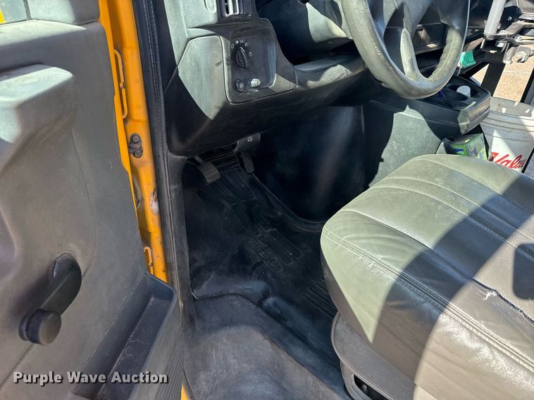 image for item EG6483 2005 Chevrolet Express G3500 school bus