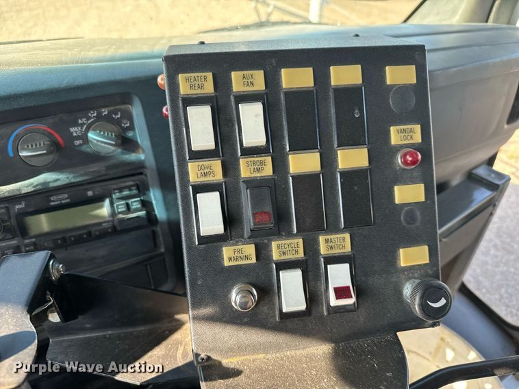 image for item EG6483 2005 Chevrolet Express G3500 school bus