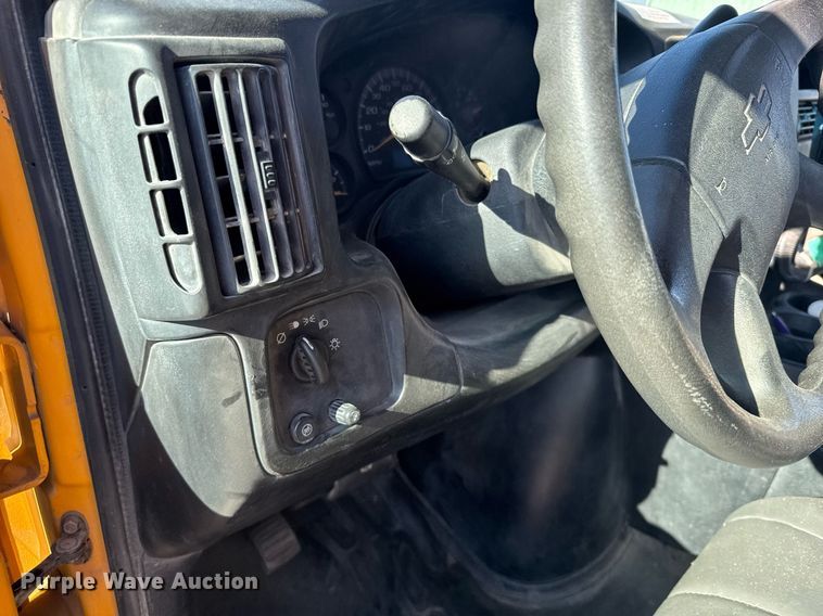 image for item EG6483 2005 Chevrolet Express G3500 school bus