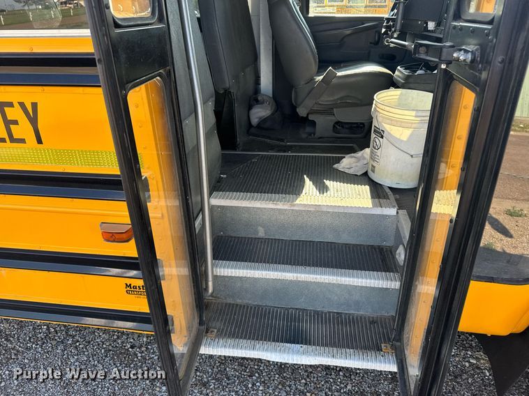 image for item EG6483 2005 Chevrolet Express G3500 school bus