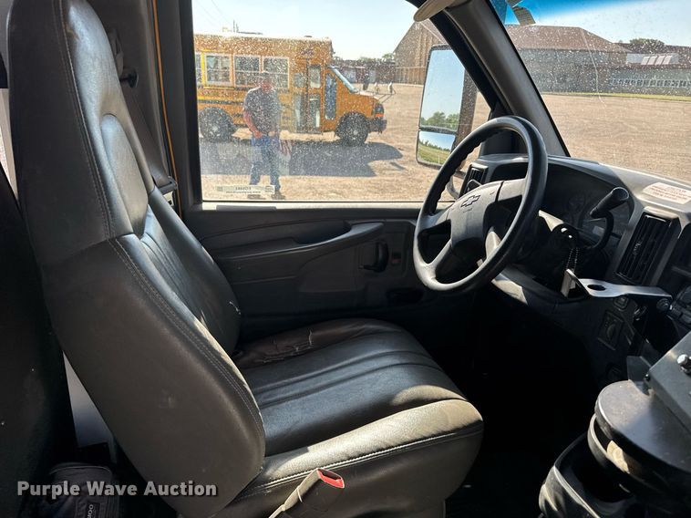 image for item EG6483 2005 Chevrolet Express G3500 school bus