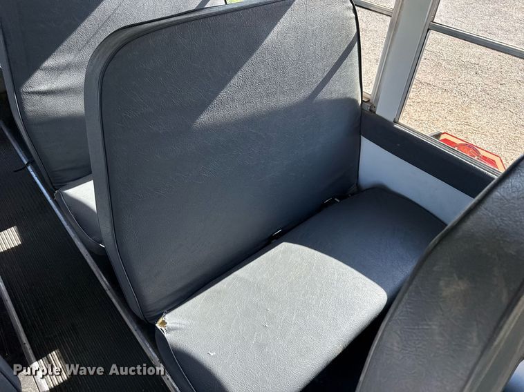 image for item EG6483 2005 Chevrolet Express G3500 school bus