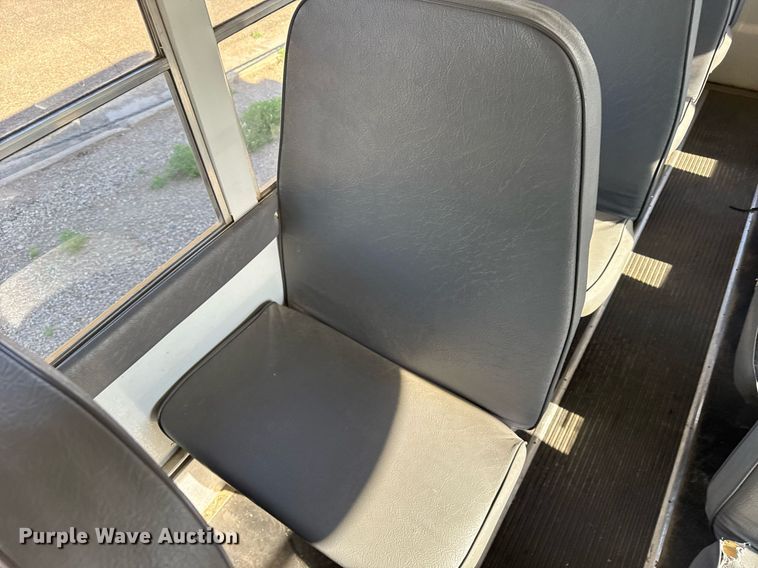 image for item EG6483 2005 Chevrolet Express G3500 school bus