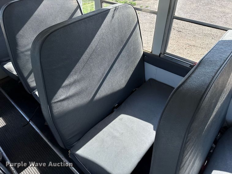 image for item EG6483 2005 Chevrolet Express G3500 school bus