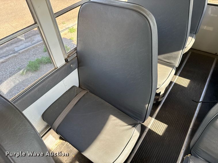 image for item EG6483 2005 Chevrolet Express G3500 school bus