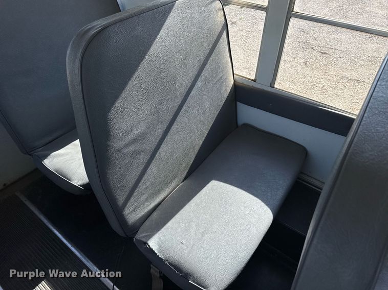 image for item EG6483 2005 Chevrolet Express G3500 school bus