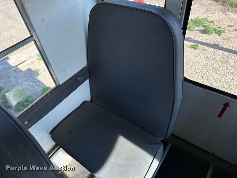 image for item EG6483 2005 Chevrolet Express G3500 school bus