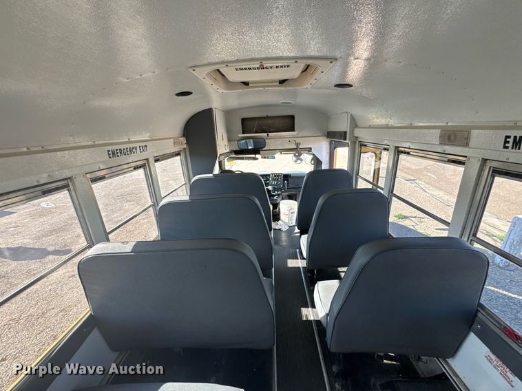 image for item EG6483 2005 Chevrolet Express G3500 school bus