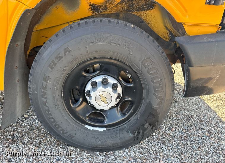 image for item EG6483 2005 Chevrolet Express G3500 school bus