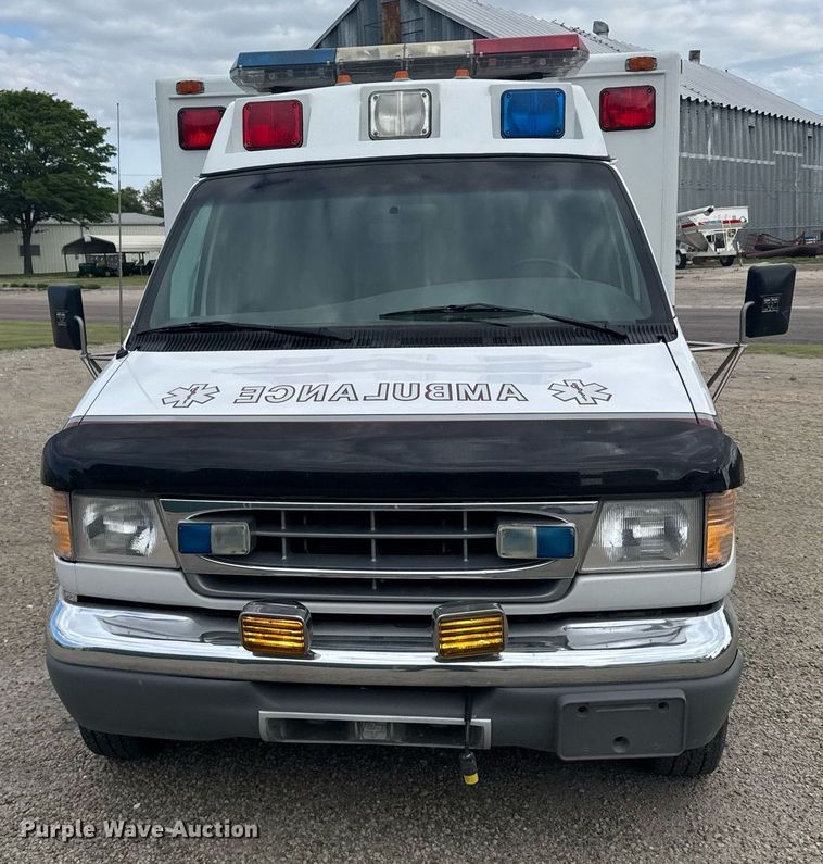 image for item EG6491 1999 Ford E450 Super Duty ambulance