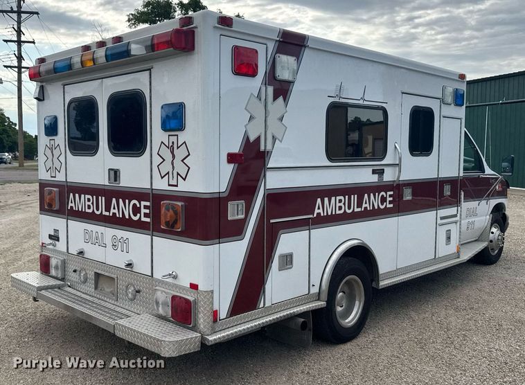 image for item EG6491 1999 Ford E450 Super Duty ambulance