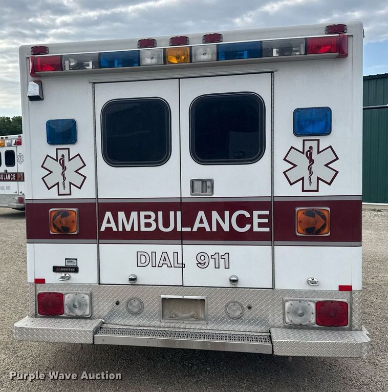 image for item EG6491 1999 Ford E450 Super Duty ambulance
