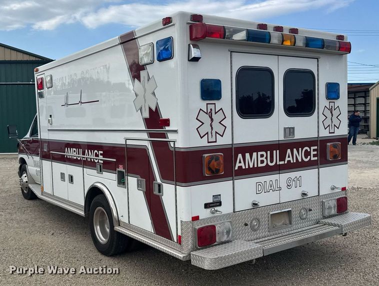 image for item EG6491 1999 Ford E450 Super Duty ambulance