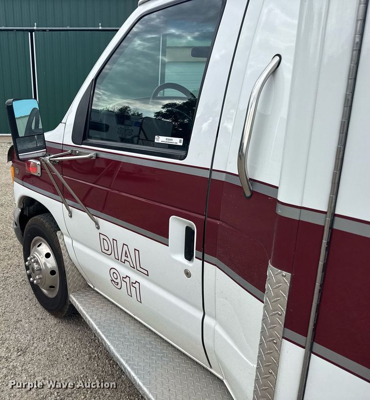 image for item EG6491 1999 Ford E450 Super Duty ambulance