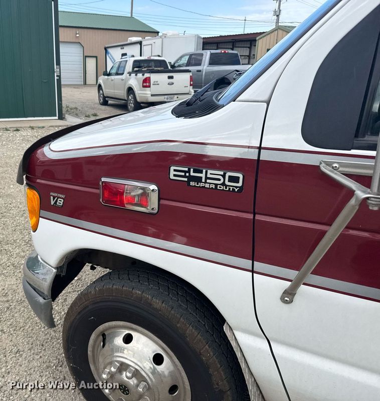 image for item EG6491 1999 Ford E450 Super Duty ambulance