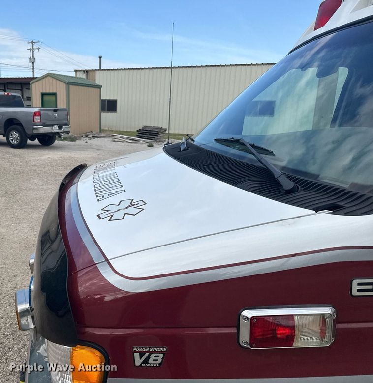 image for item EG6491 1999 Ford E450 Super Duty ambulance