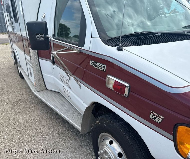 image for item EG6491 1999 Ford E450 Super Duty ambulance