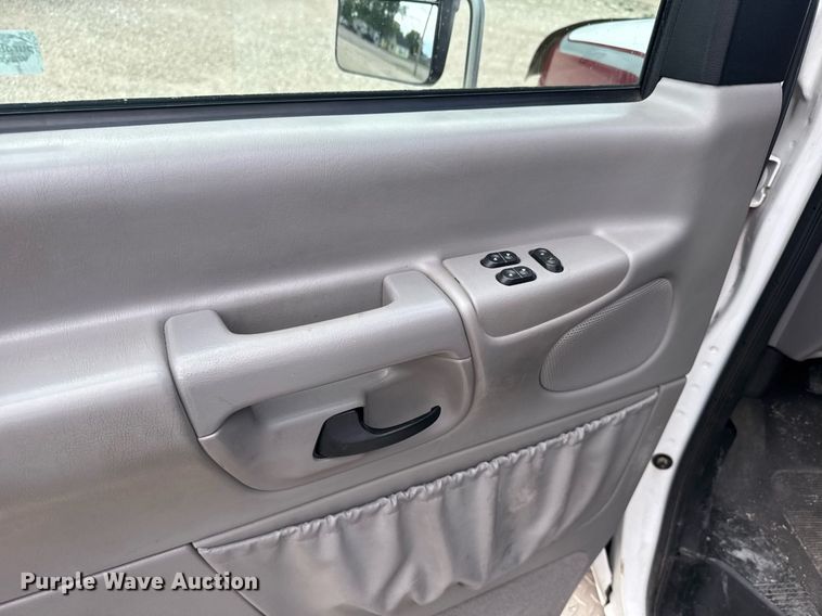 image for item EG6491 1999 Ford E450 Super Duty ambulance