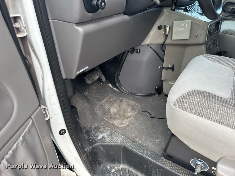 image for item EG6491 1999 Ford E450 Super Duty ambulance