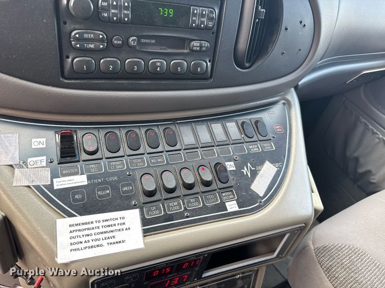 image for item EG6491 1999 Ford E450 Super Duty ambulance