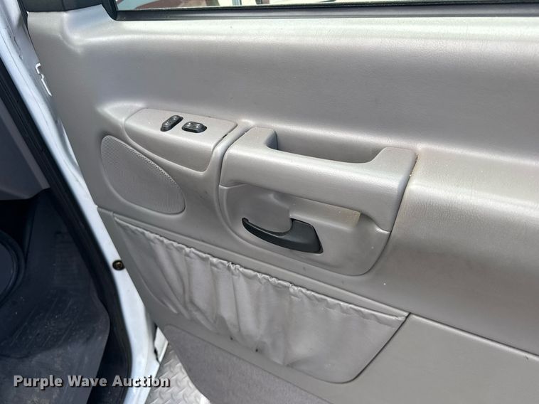 image for item EG6491 1999 Ford E450 Super Duty ambulance