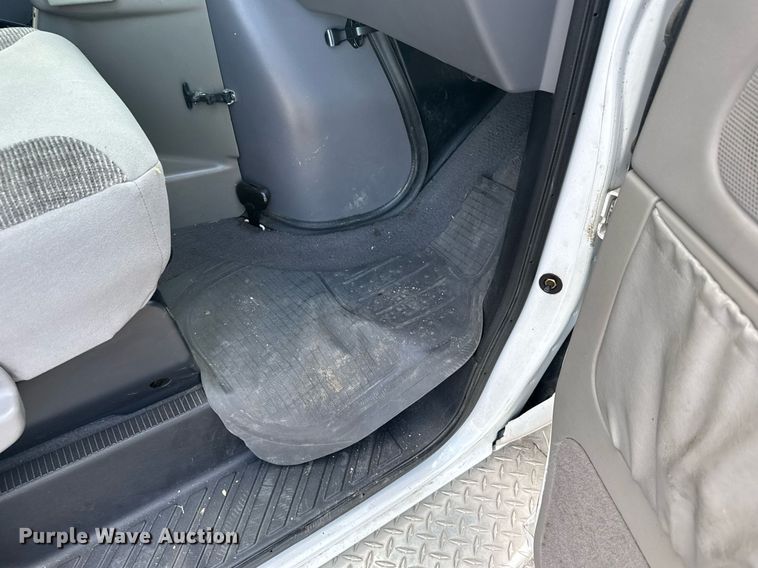 image for item EG6491 1999 Ford E450 Super Duty ambulance