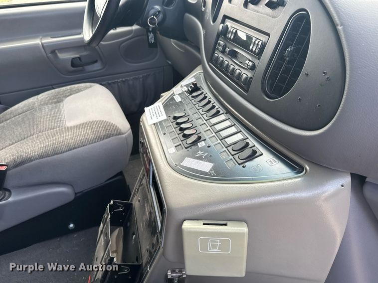 image for item EG6491 1999 Ford E450 Super Duty ambulance