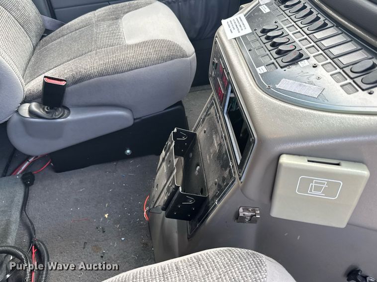 image for item EG6491 1999 Ford E450 Super Duty ambulance