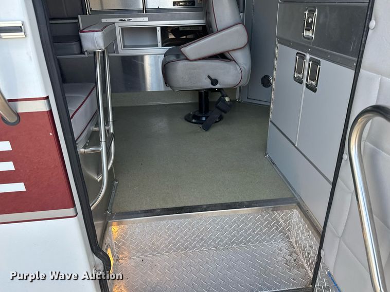 image for item EG6491 1999 Ford E450 Super Duty ambulance