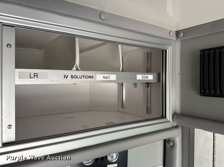 image for item EG6491 1999 Ford E450 Super Duty ambulance