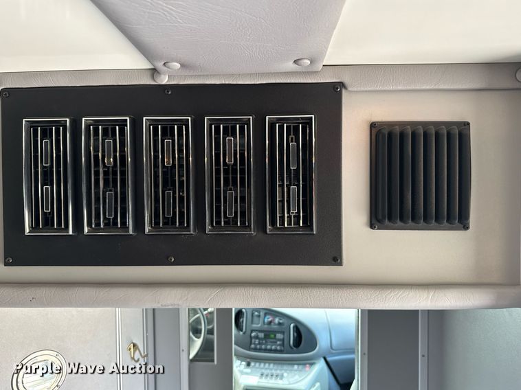 image for item EG6491 1999 Ford E450 Super Duty ambulance