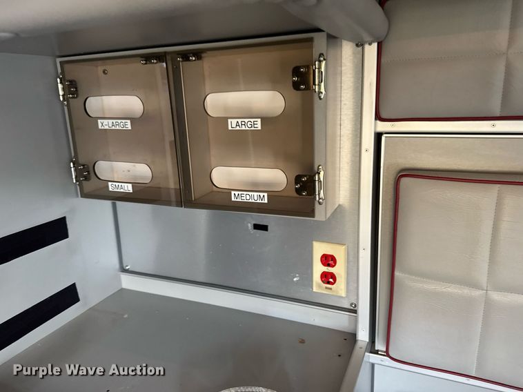 image for item EG6491 1999 Ford E450 Super Duty ambulance