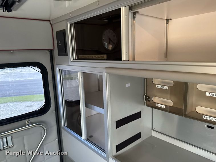 image for item EG6491 1999 Ford E450 Super Duty ambulance