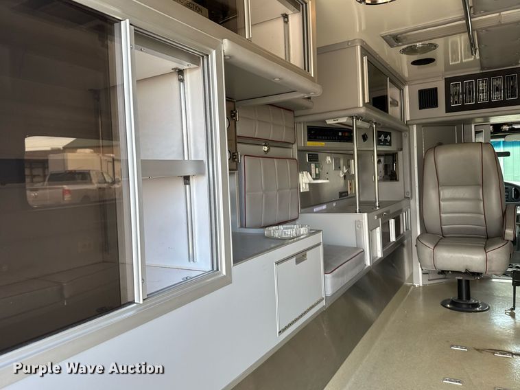 image for item EG6491 1999 Ford E450 Super Duty ambulance