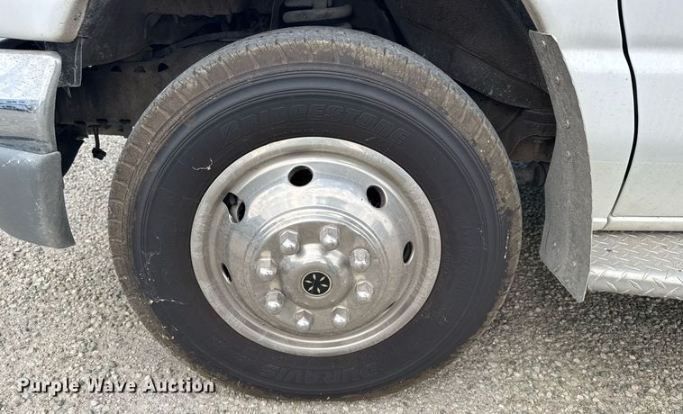 image for item EG6491 1999 Ford E450 Super Duty ambulance