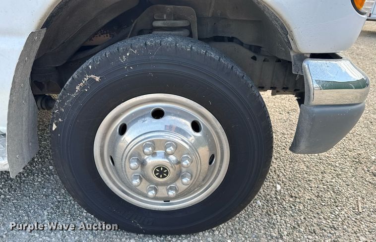 image for item EG6491 1999 Ford E450 Super Duty ambulance