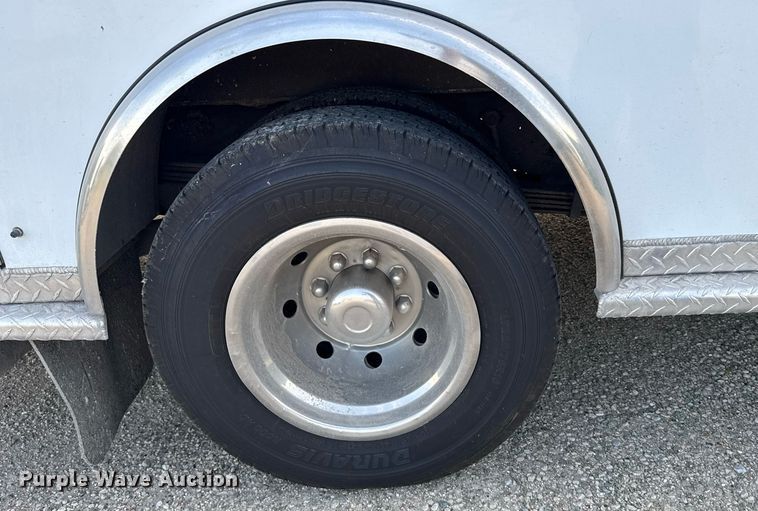 image for item EG6491 1999 Ford E450 Super Duty ambulance